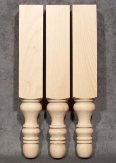 Décoré de court motif tourné, pied de table bois avec une partie grande en haut, TH237